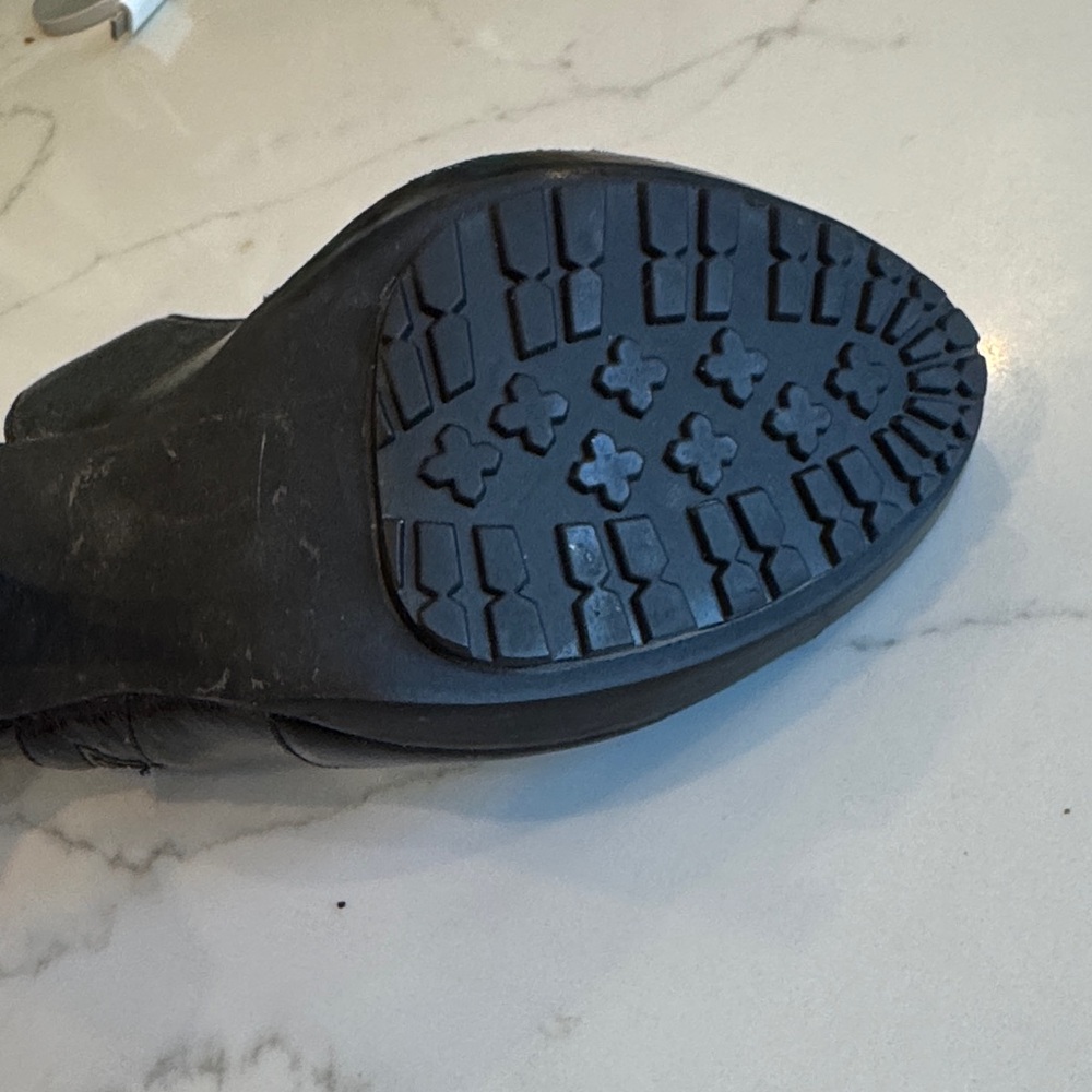 MICHAEL Michael Kors Black Zipper Heels - Picture 5 of 8